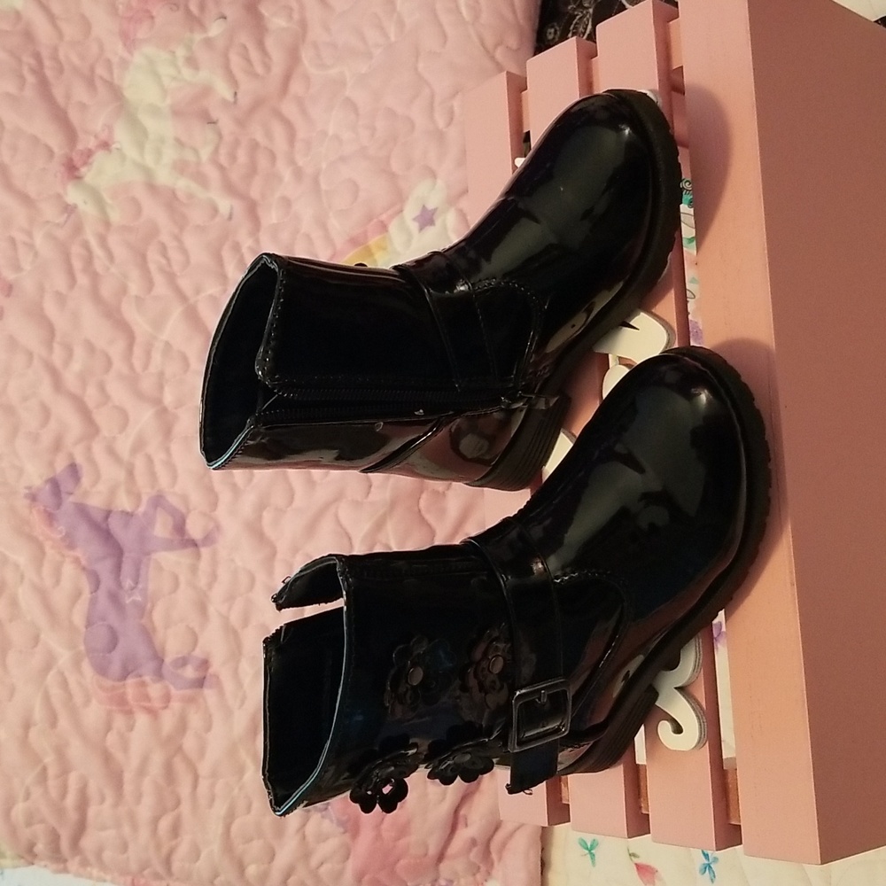 Girls boots